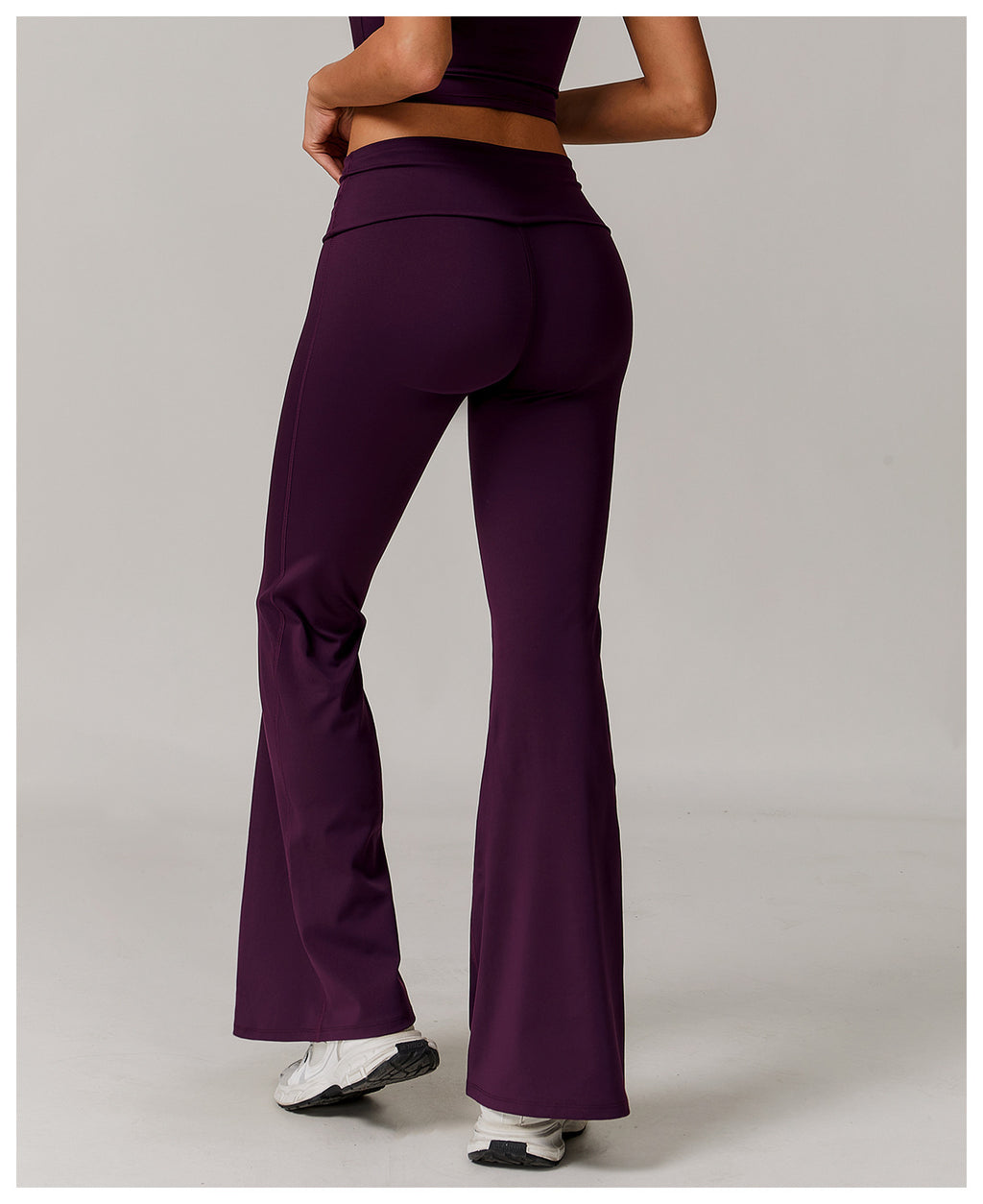 Pantalon évasé à taille retroussée