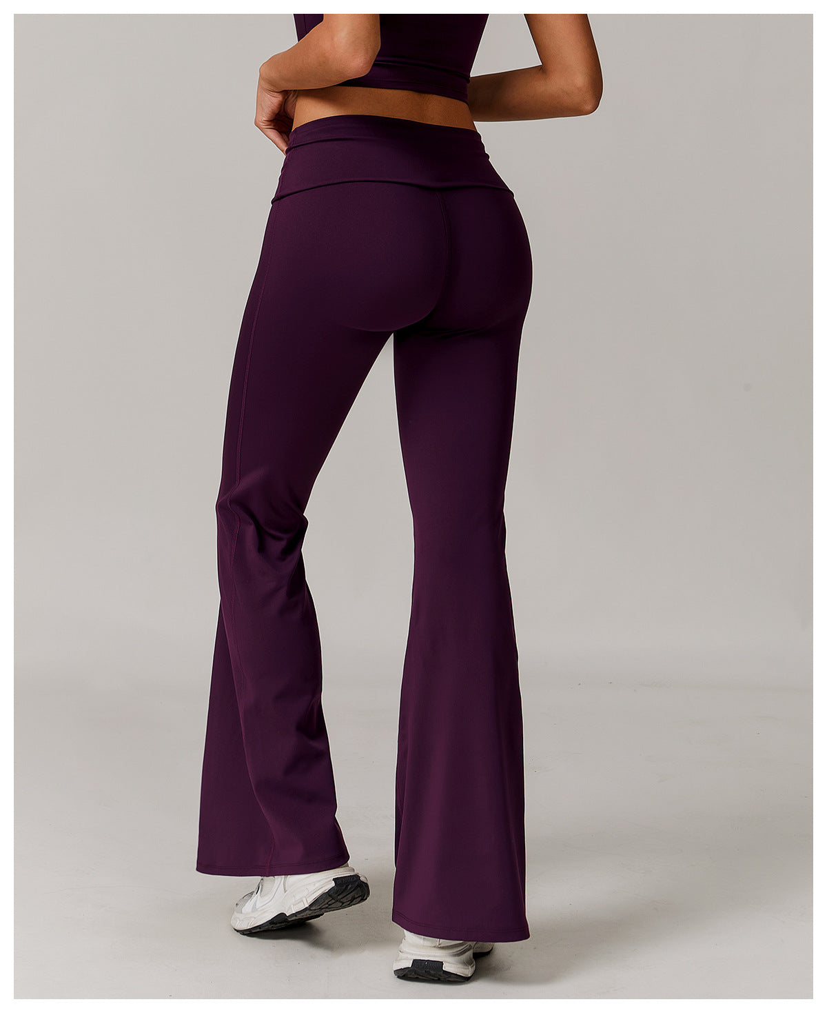 Pantalon évasé à taille retroussée