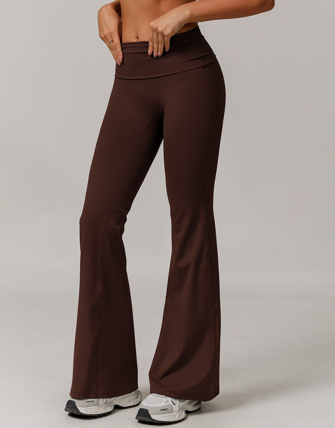 Pantalon évasé à taille retroussée
